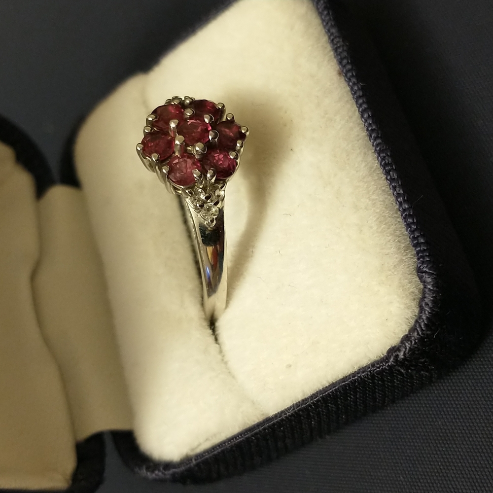 Flower inspired deep ruby red ring - Picture 8 of 14